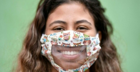 A importância das máscaras transparentes em doentes com surdez